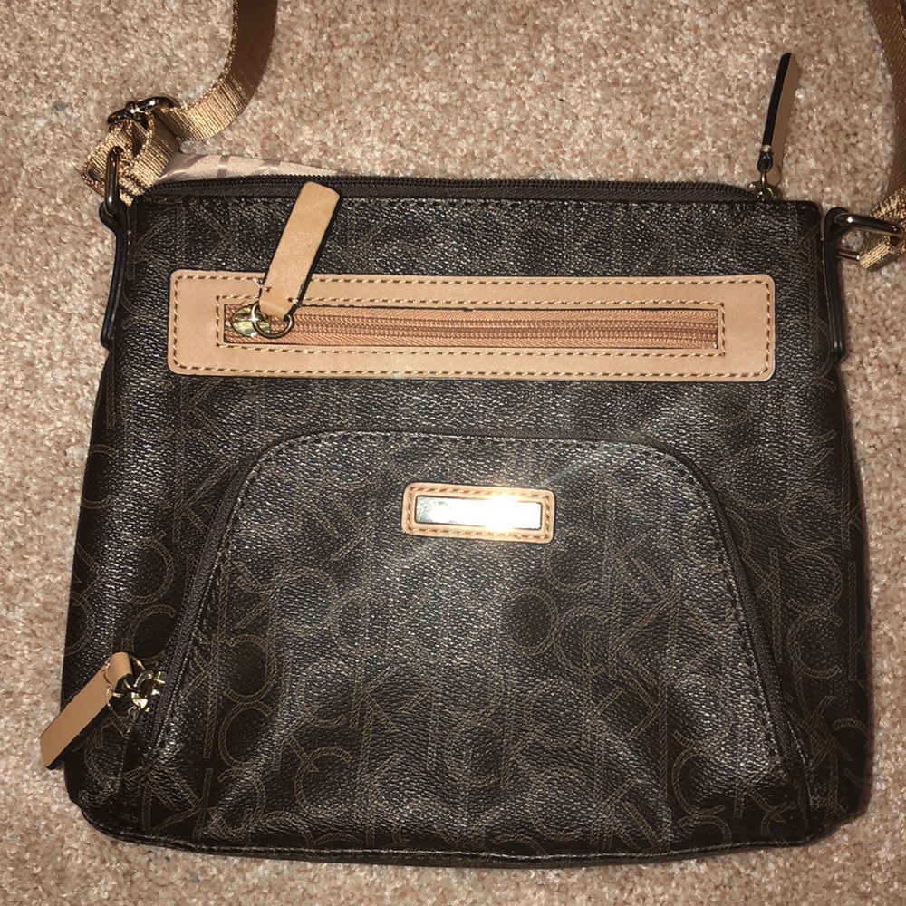 CALVIN KLEIN cross body purse